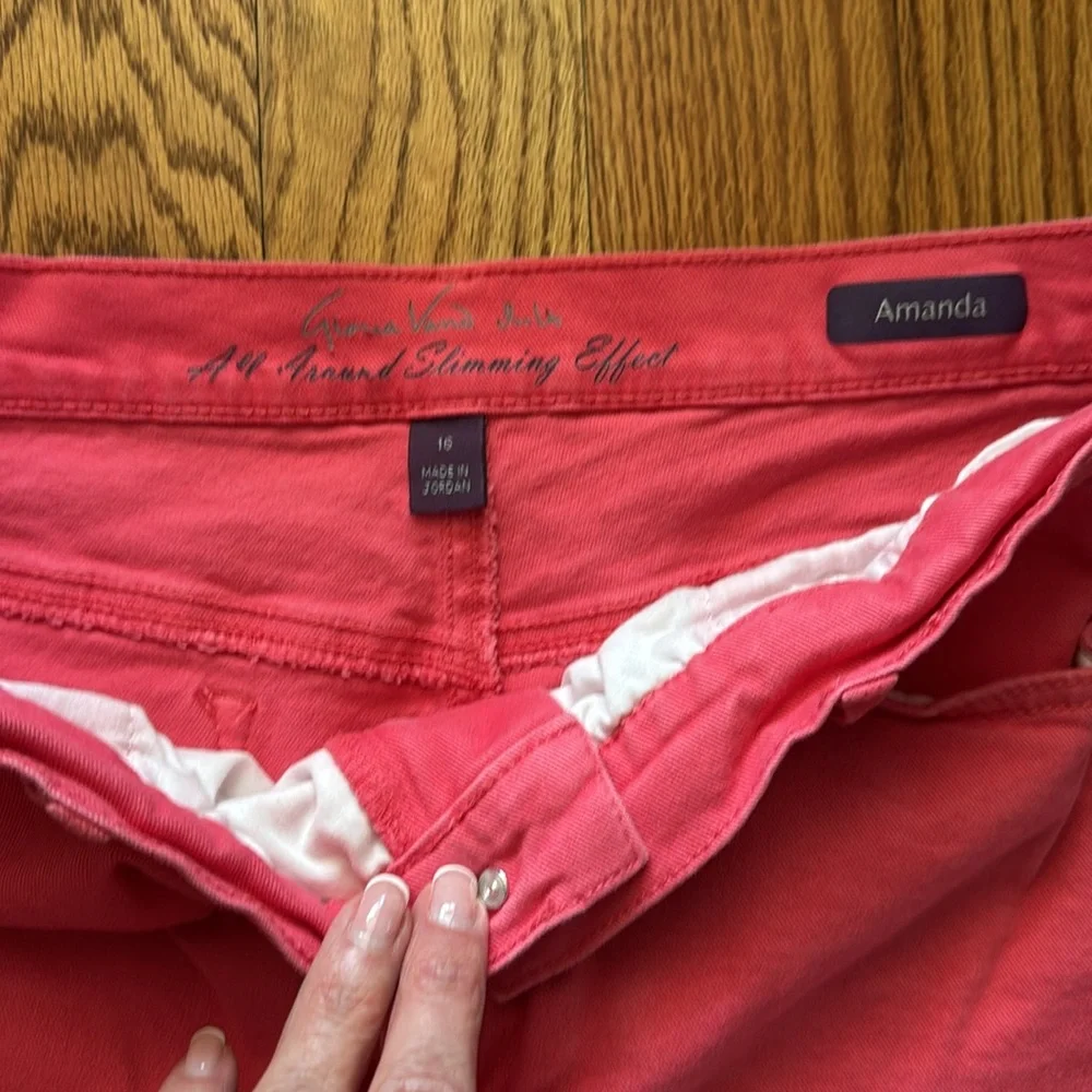 Gloria Vanderbilt Amanda, Salmon Colored Shorts 16 - Picture 2 of 4